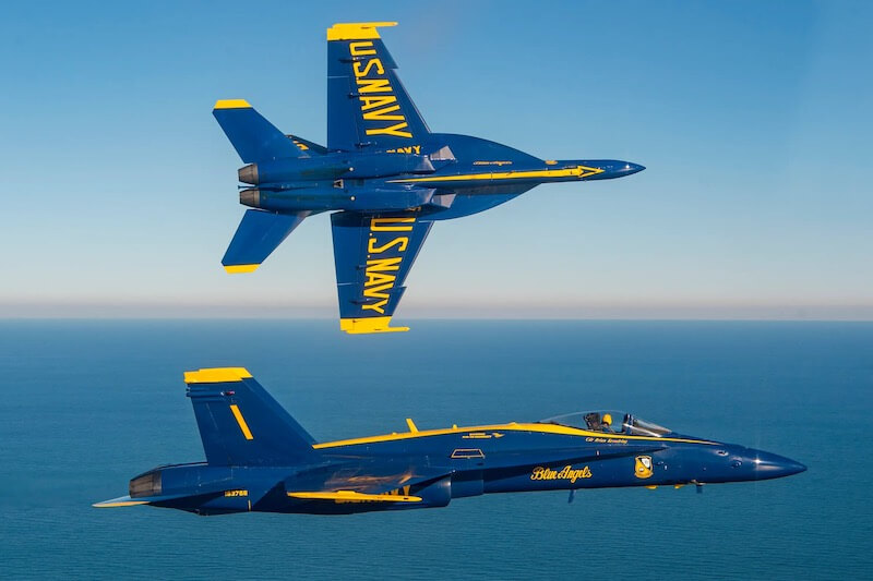 The Blue Angels, one of my must-see things in America.  Go Navy, Beat Army.
